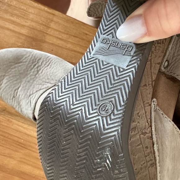 Dansko Womens Gray Suede Leather Riley Cut Out Slingback Heels Shoes size 39 - Picture 5 of 5